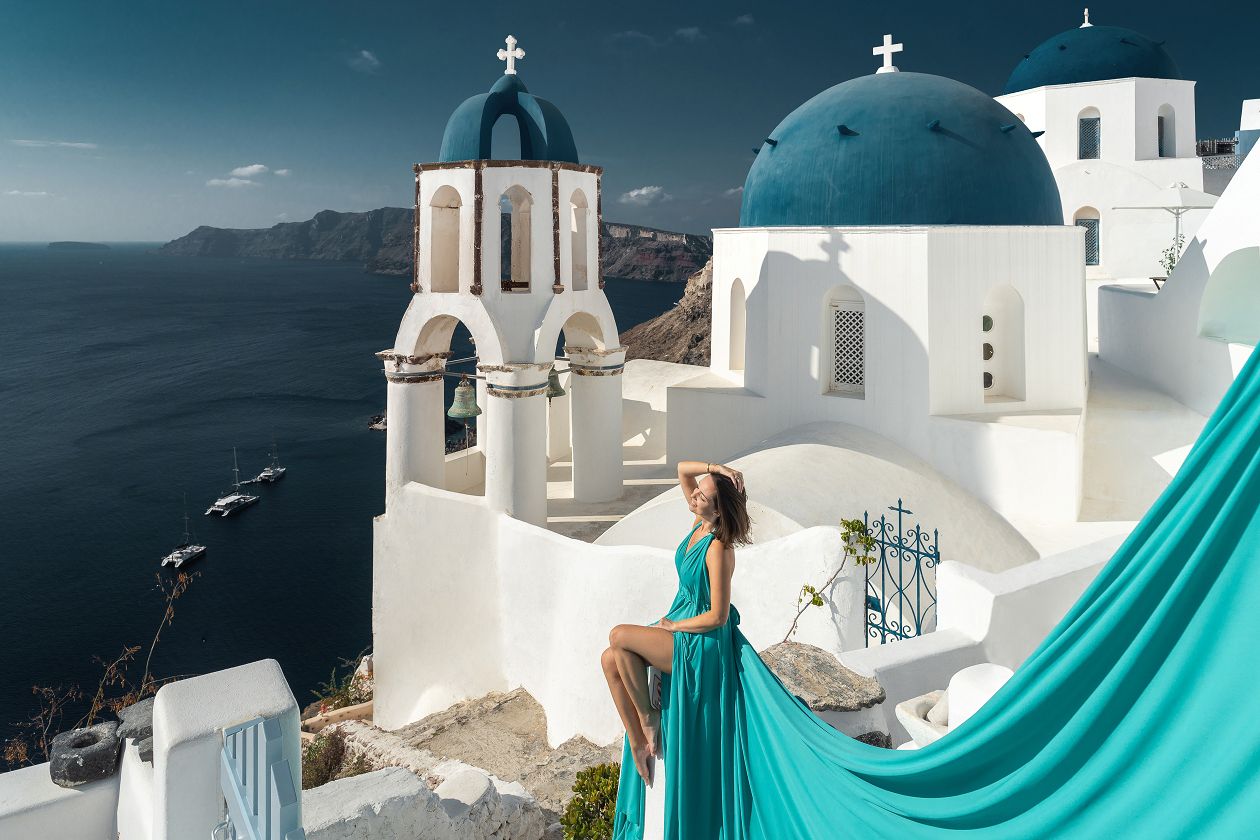 Tips For personal photographer in Santorini, Flying Dress