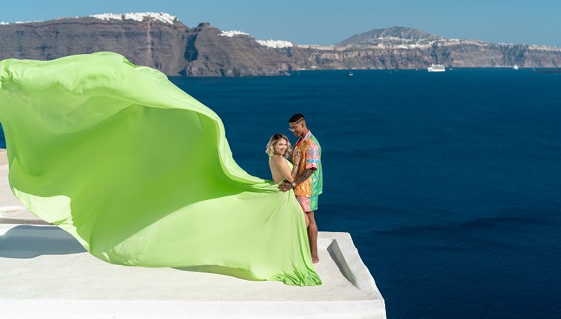 Couple photoshoot in Oia, Santorini