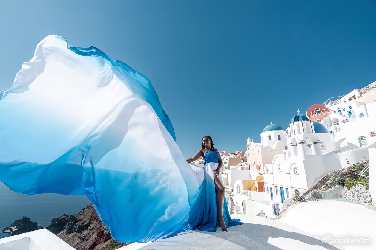 Photoshoot in Oia village with a blue Santorini dress