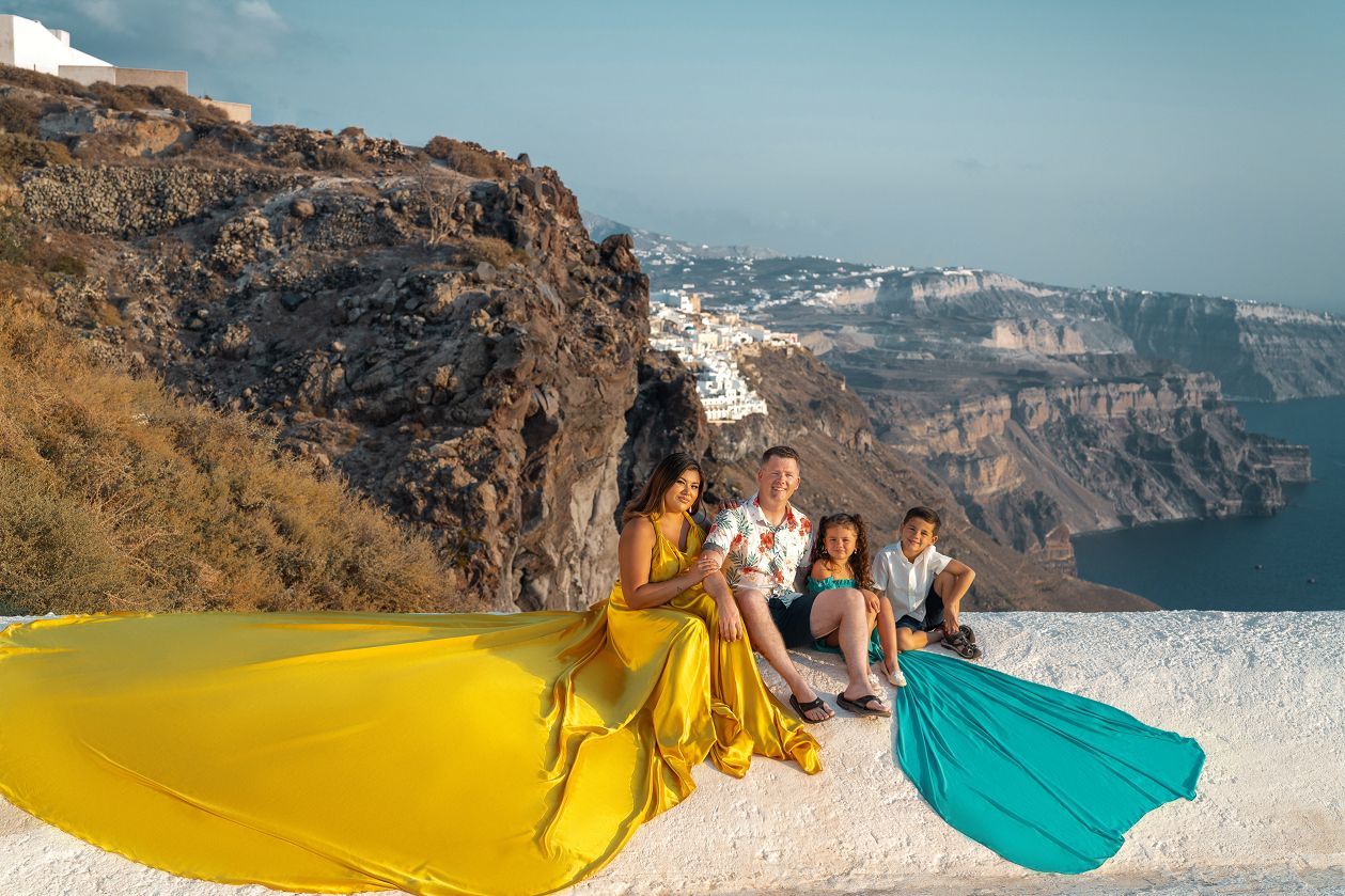 Family photoshoot with kids in Santorini, Greece