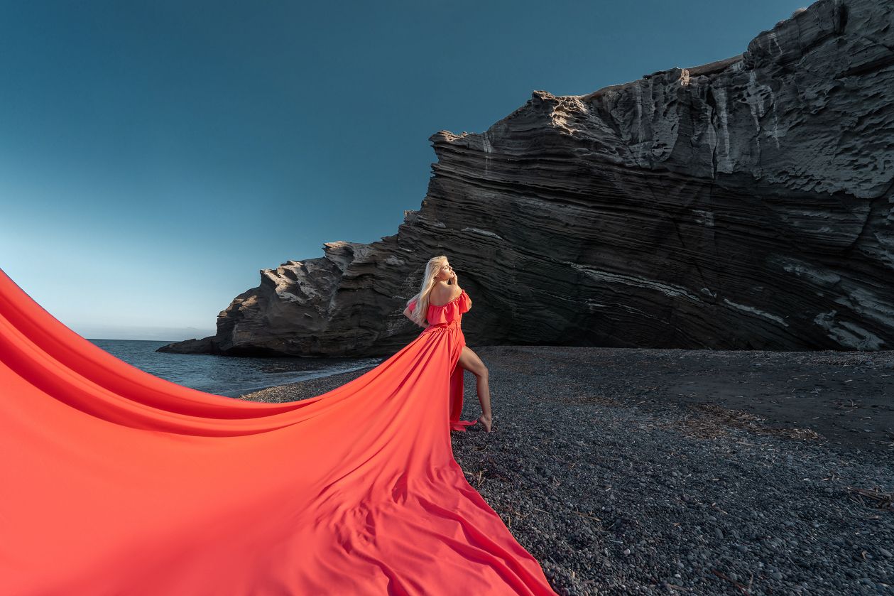 Santorini flying dress photoshoot at the beach of Columbus