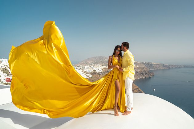 Santorini yellow dress photoshoot of a couple